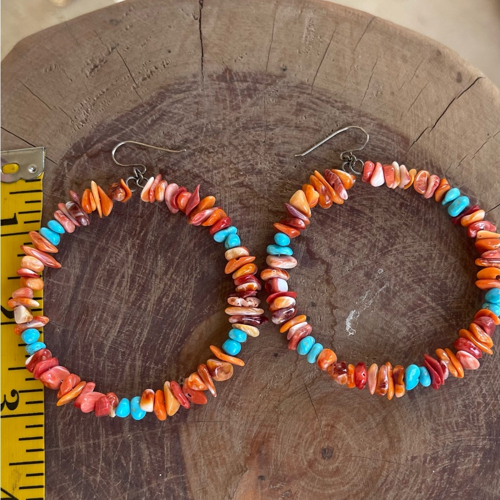Coral & turquoise stone Large hoop earrings - Picture 4 of 5
